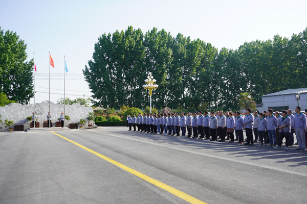 向勞動(dòng)者致敬.jpg 向勞動(dòng)者致敬.jpg