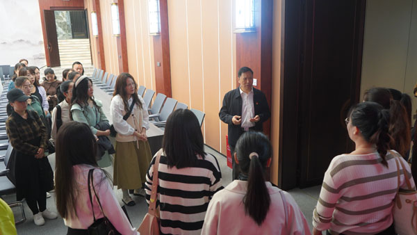 億豐公司董事長(zhǎng)蘇東生講述建館歷程.jpg 億豐公司董事長(zhǎng)蘇東生講述建館歷程.jpg